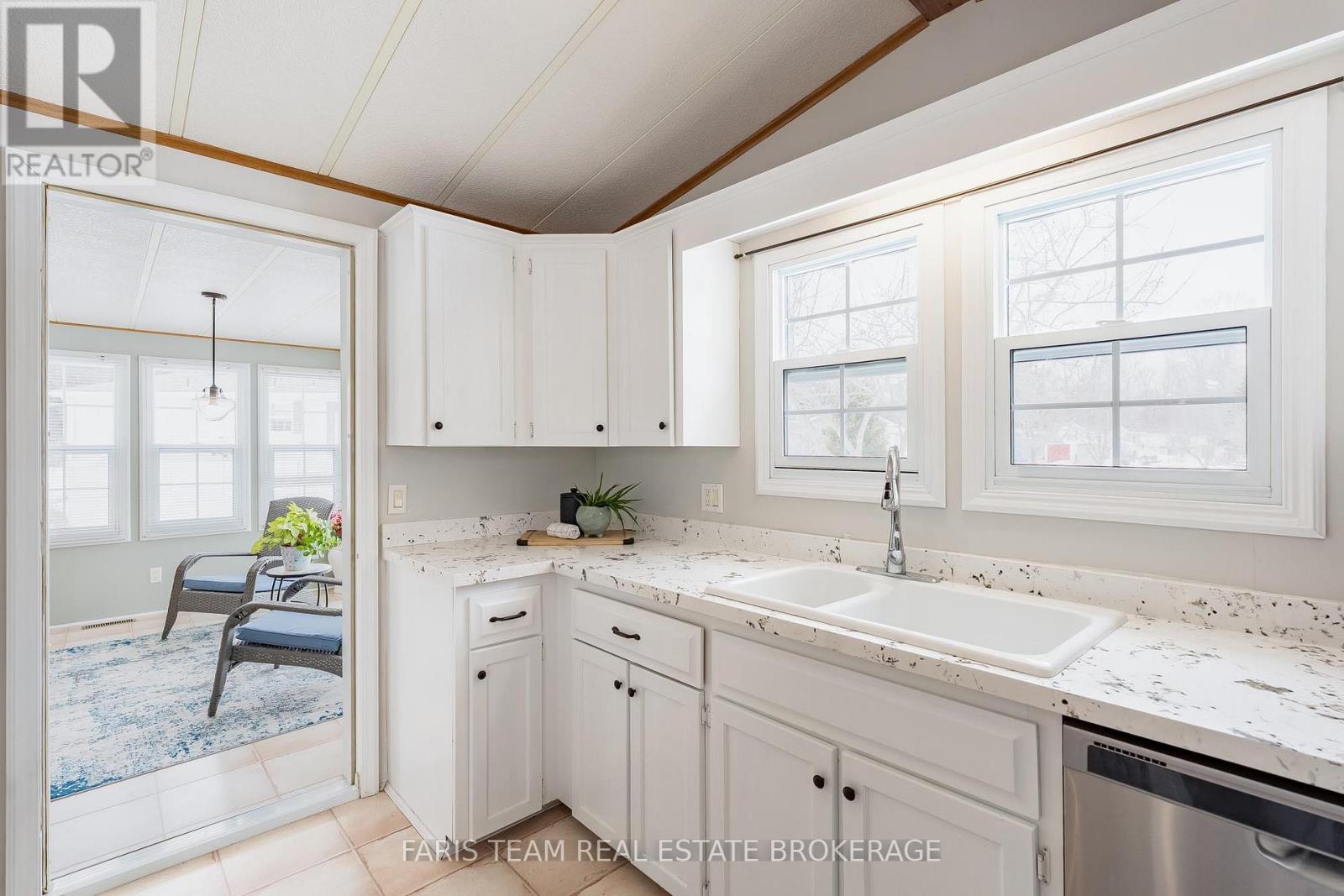 68 The Boardwalk, Wasaga Beach, Ontario  L9Z 3A8 - Photo 9 - S12903132