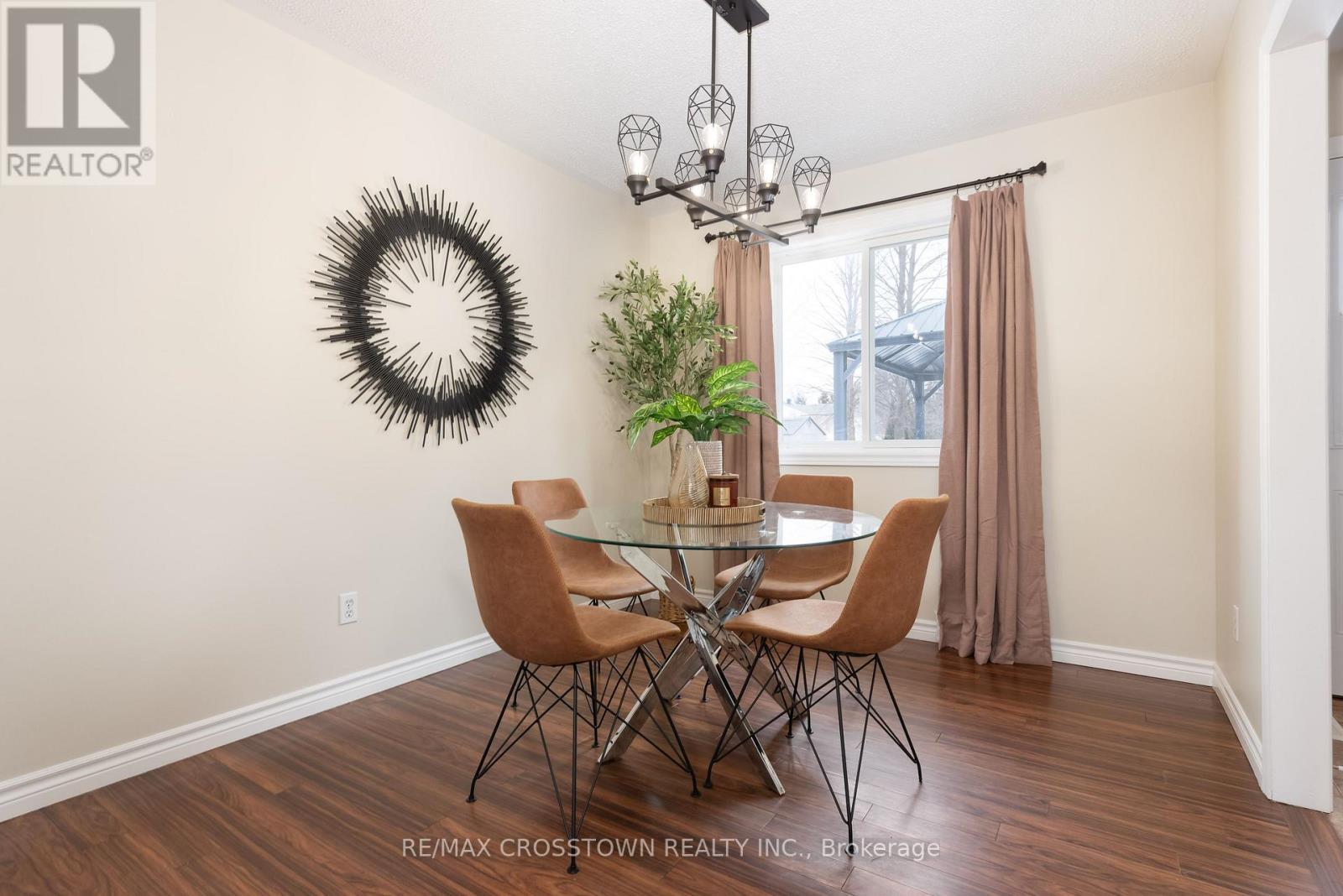 54 Foyston Park Circle, Springwater, Ontario  L0L 1Y0 - Photo 11 - S12903160