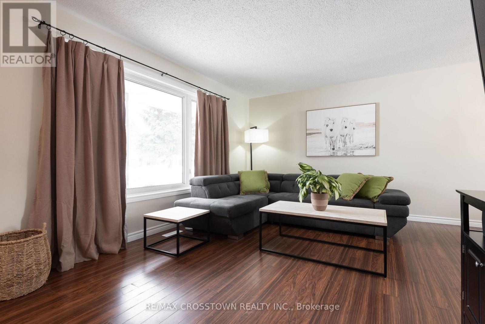 54 Foyston Park Circle, Springwater, Ontario  L0L 1Y0 - Photo 6 - S12903160