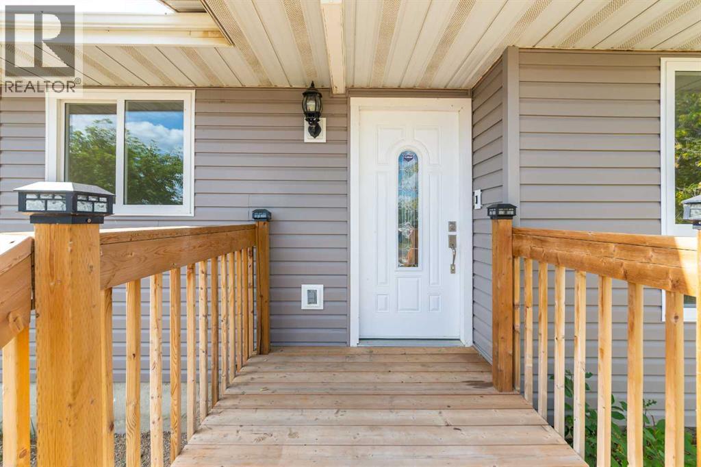 216 2 Street E, Lashburn, Saskatchewan  S0M 1H0 - Photo 2 - A2294918