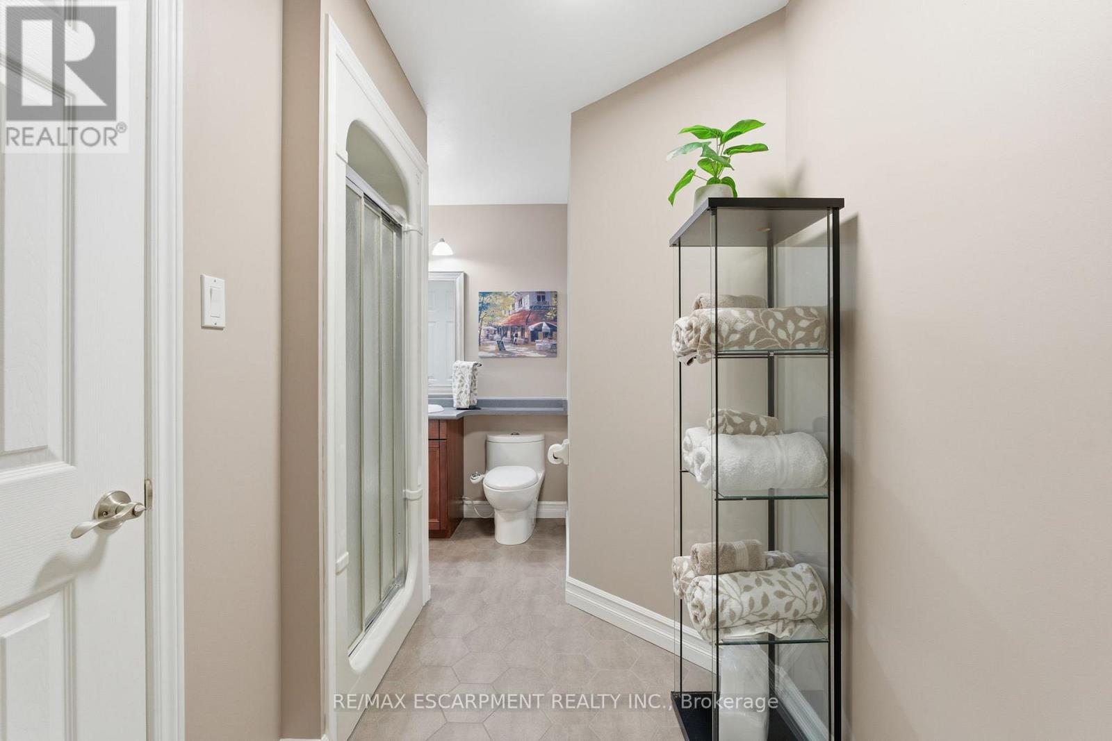 13 Colonial Crescent, Grimsby, Ontario  L3M 5H2 - Photo 17 - X12714170