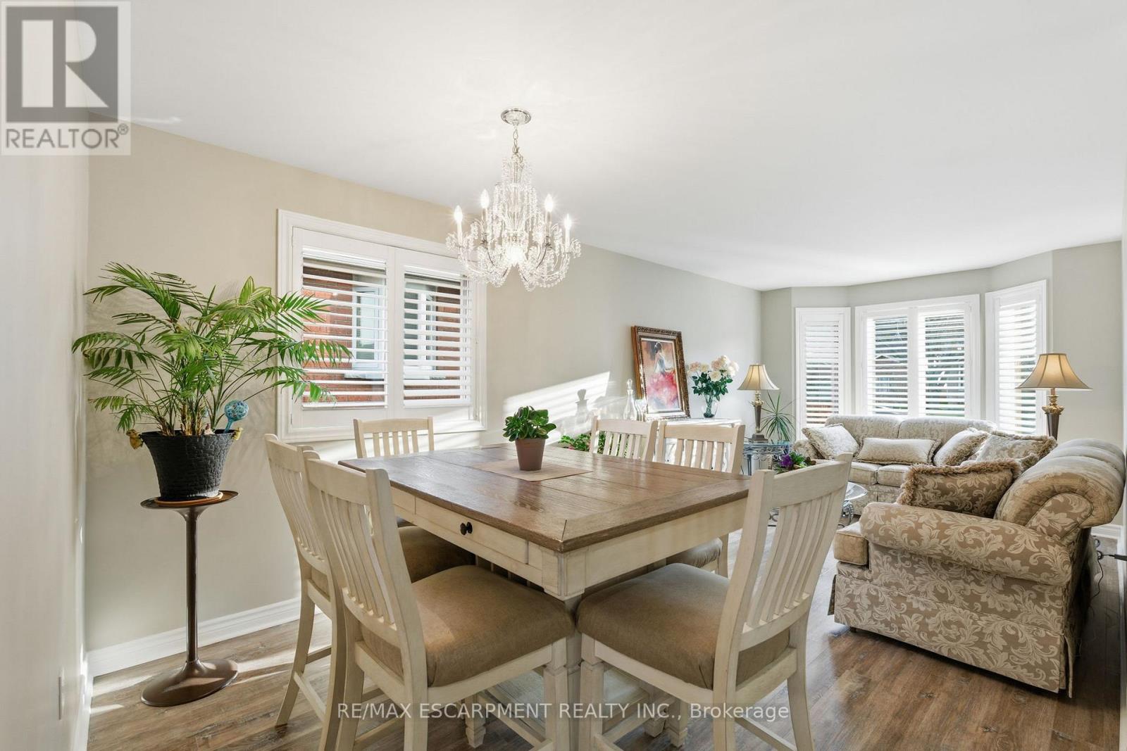 13 Colonial Crescent, Grimsby, Ontario  L3M 5H2 - Photo 4 - X12714170