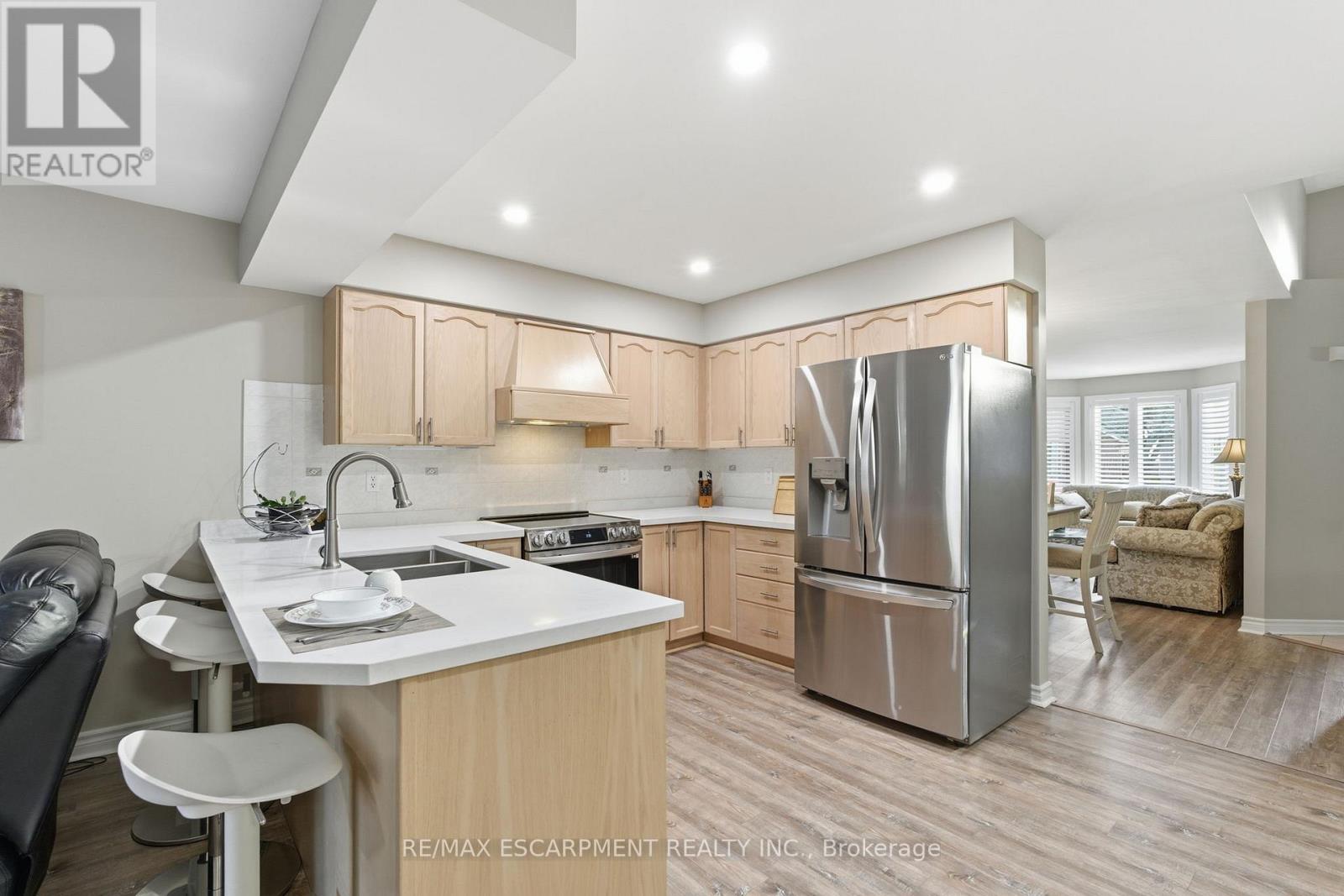 13 Colonial Crescent, Grimsby, Ontario  L3M 5H2 - Photo 9 - X12714170