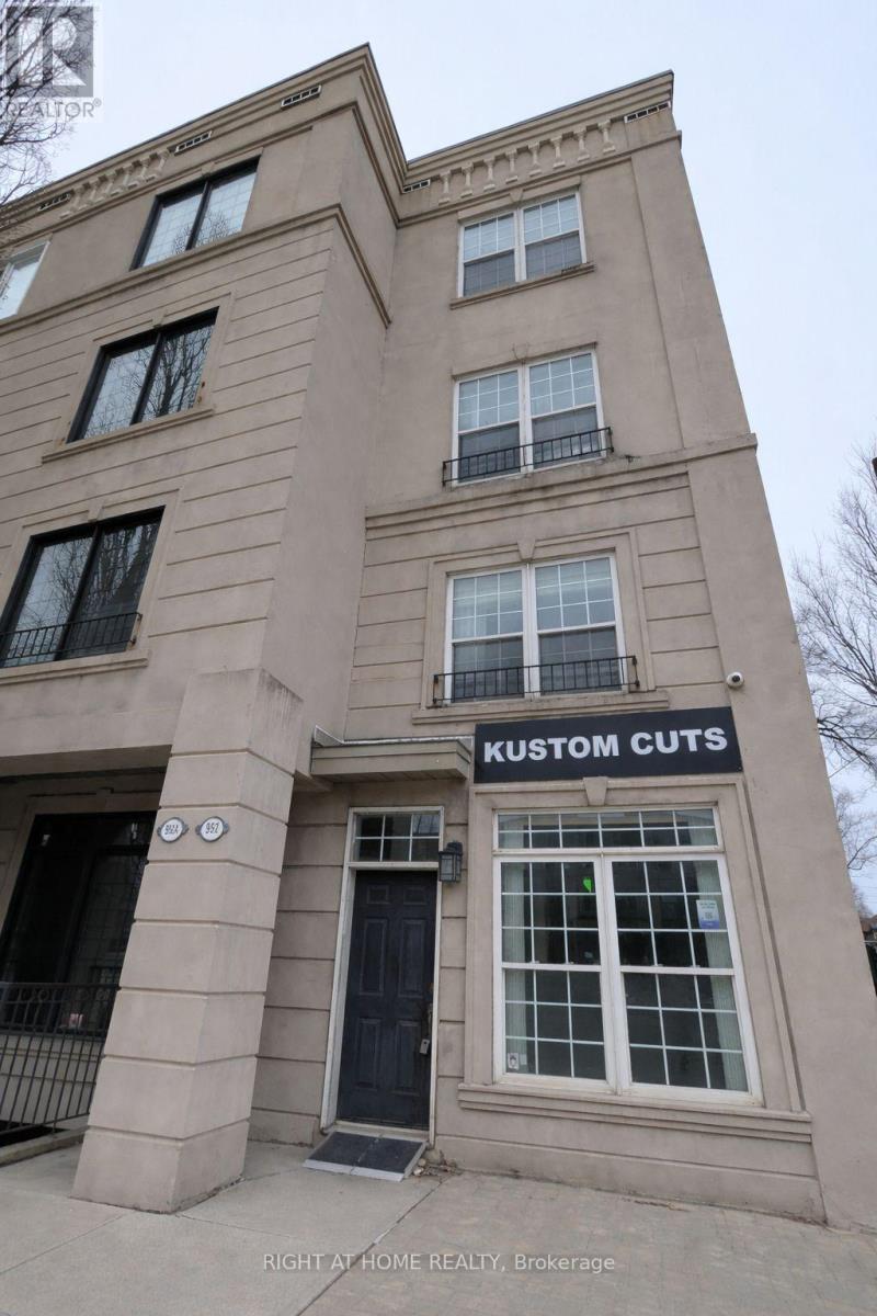 952 THE QUEENSWAY, Toronto, Ontario