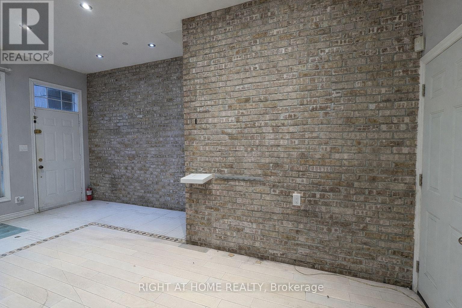 952 The Queensway, Toronto, Ontario  M8Z 1P5 - Photo 4 - W12903154