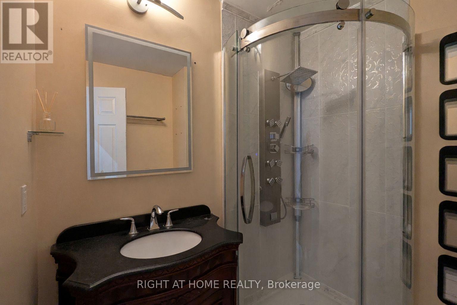 952 The Queensway, Toronto, Ontario  M8Z 1P5 - Photo 5 - W12903154