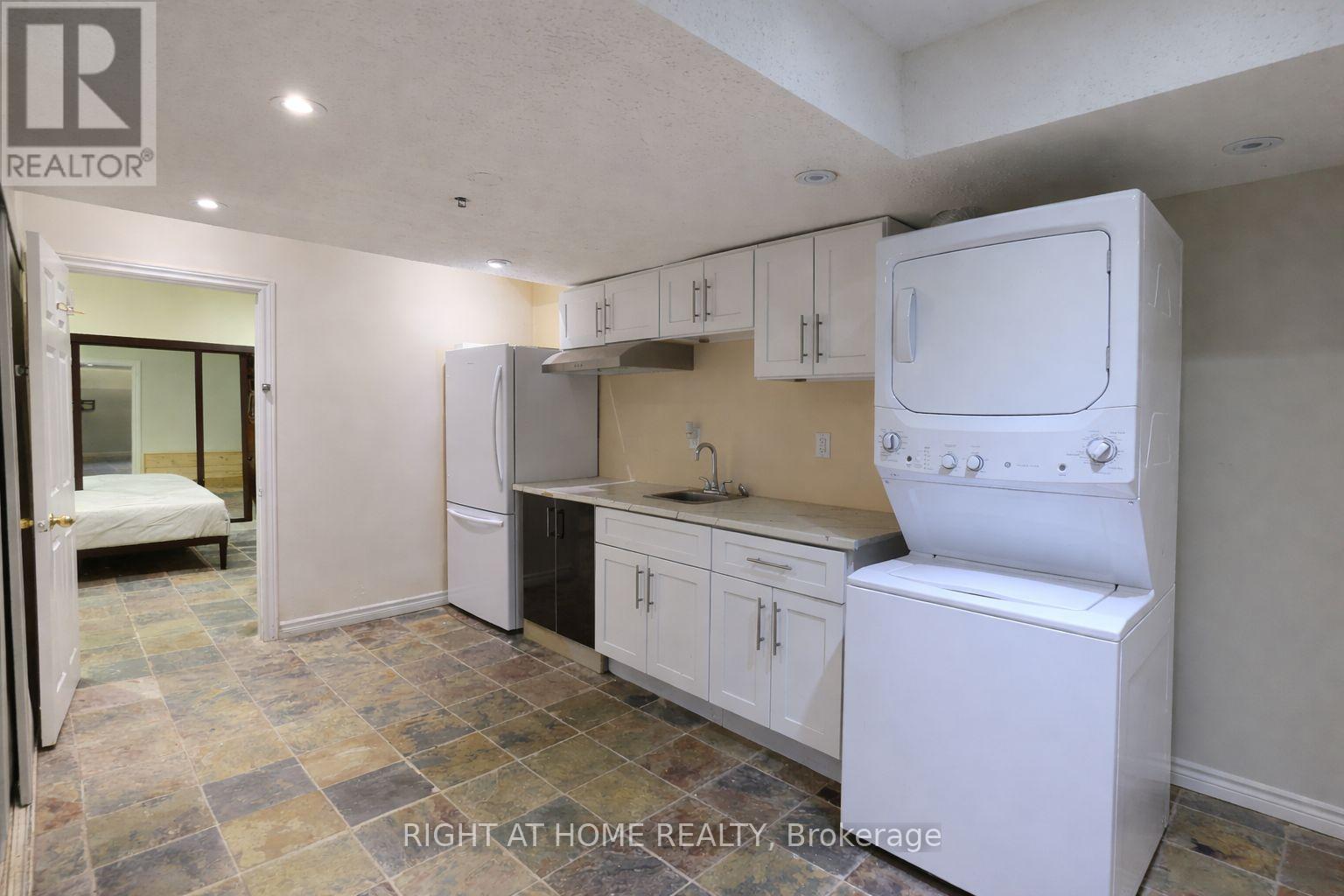 952 The Queensway, Toronto, Ontario  M8Z 1P5 - Photo 7 - W12903154