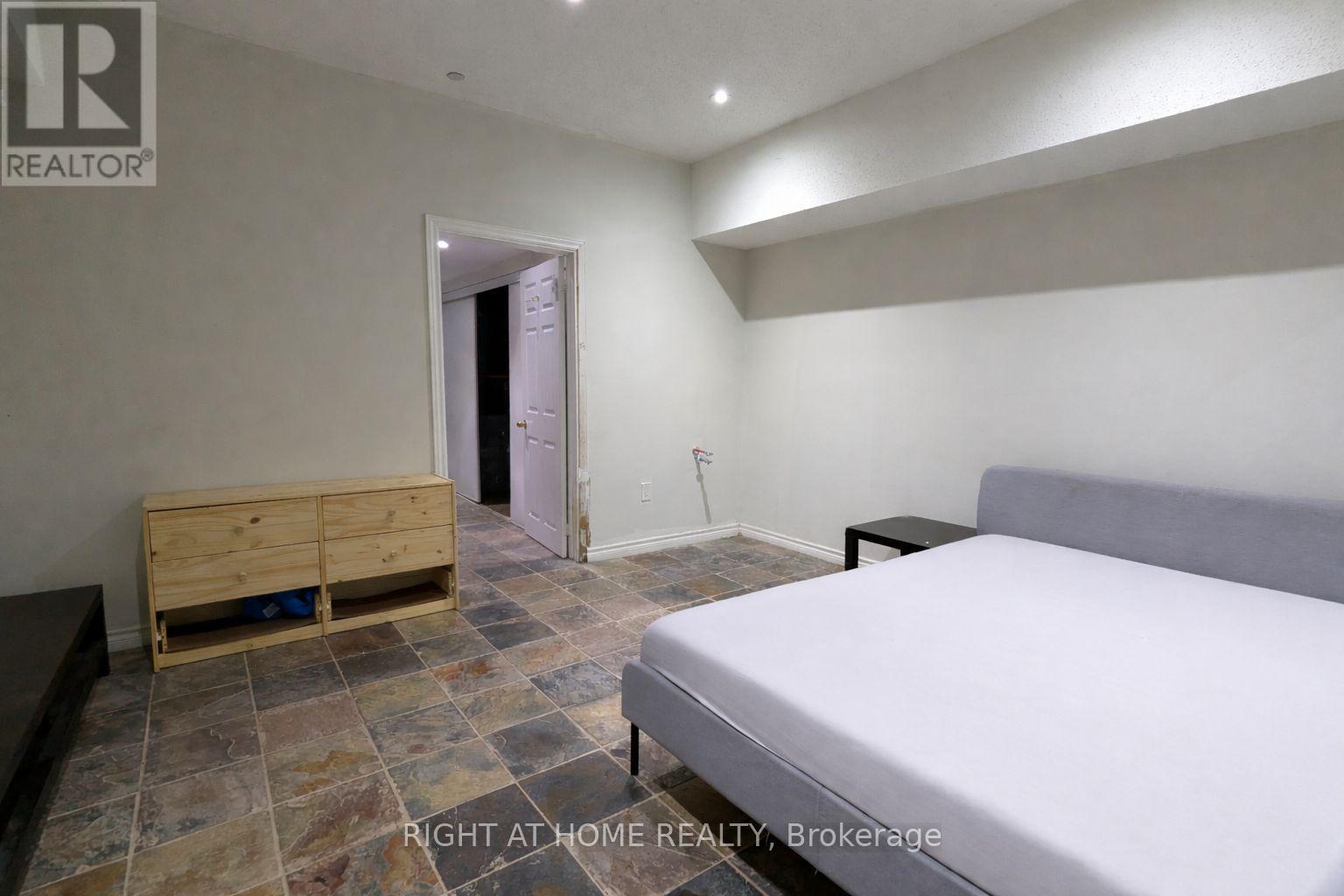 952 The Queensway, Toronto, Ontario  M8Z 1P5 - Photo 9 - W12903154