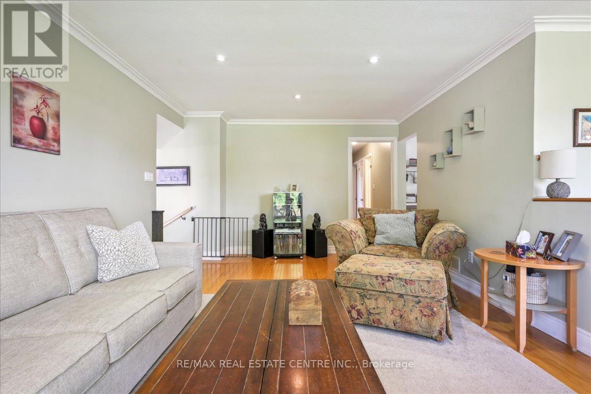 74 Mountainview Road S, Halton Hills (Georgetown), Ontario  L7G 4K5 - Photo 11 - W12903236