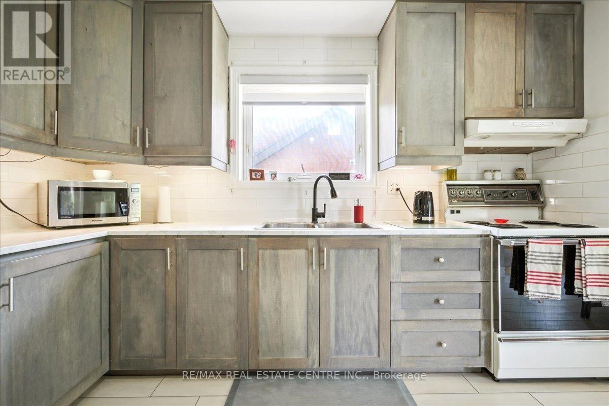 74 Mountainview Road S, Halton Hills (Georgetown), Ontario  L7G 4K5 - Photo 17 - W12903236