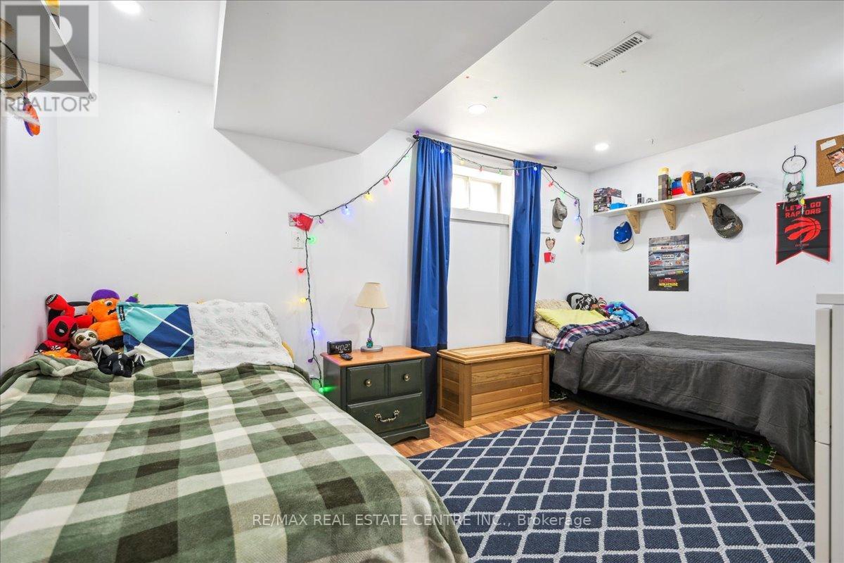 74 Mountainview Road S, Halton Hills (Georgetown), Ontario  L7G 4K5 - Photo 32 - W12903236