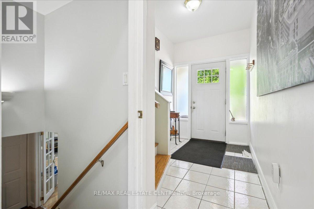 74 Mountainview Road S, Halton Hills (Georgetown), Ontario  L7G 4K5 - Photo 7 - W12903236