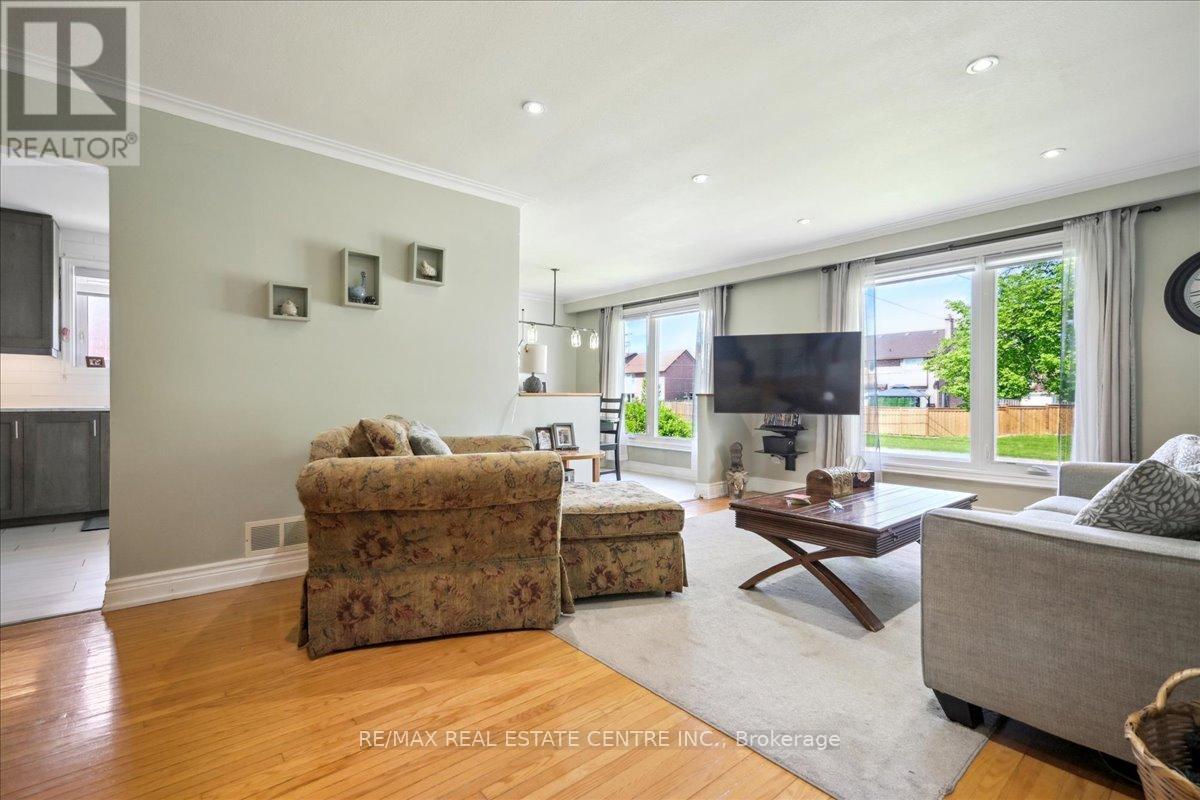 74 Mountainview Road S, Halton Hills (Georgetown), Ontario  L7G 4K5 - Photo 8 - W12903236