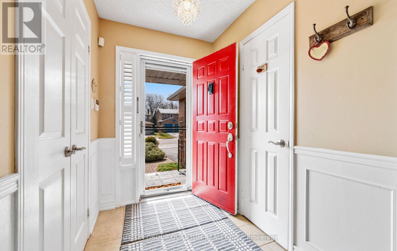 2113 Folkway Drive, Mississauga (Erin Mills), Ontario  L5L 3G3 - Photo 4 - W12903244