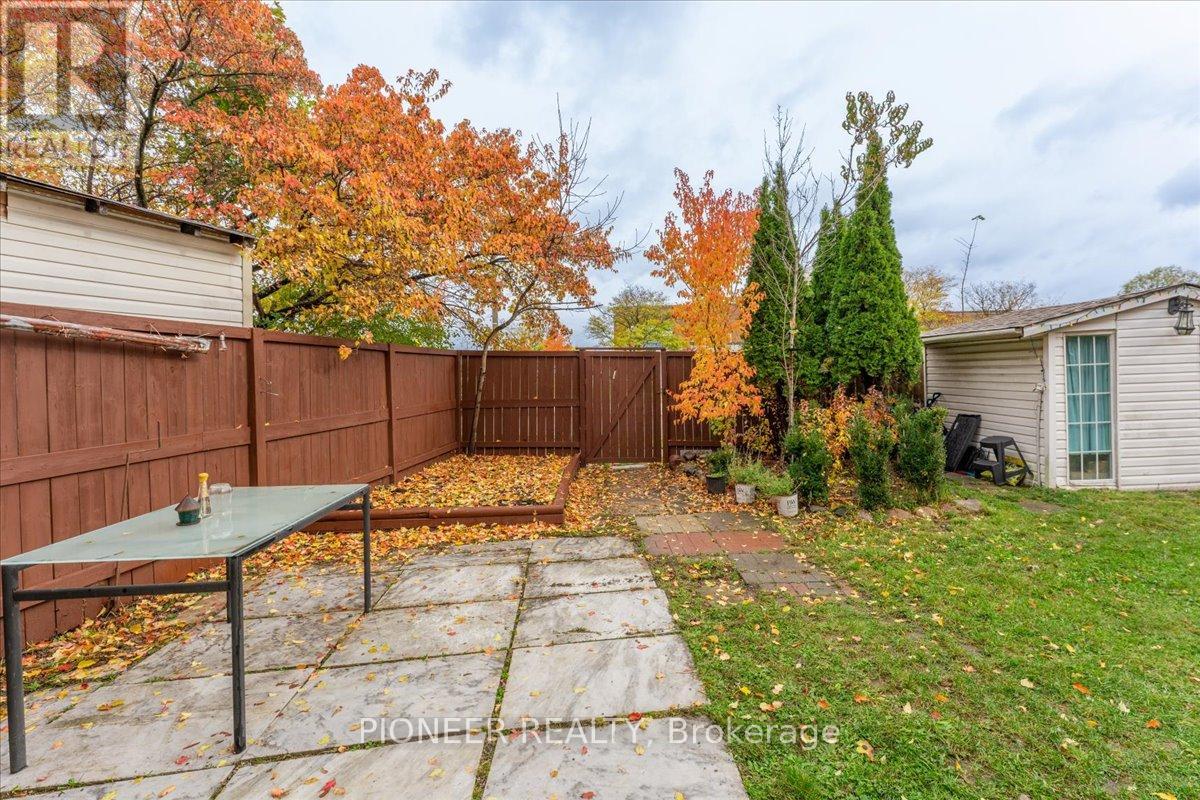 11 Great Oak Court, Brampton (Northgate), Ontario  L6S 2J9 - Photo 42 - W12903260