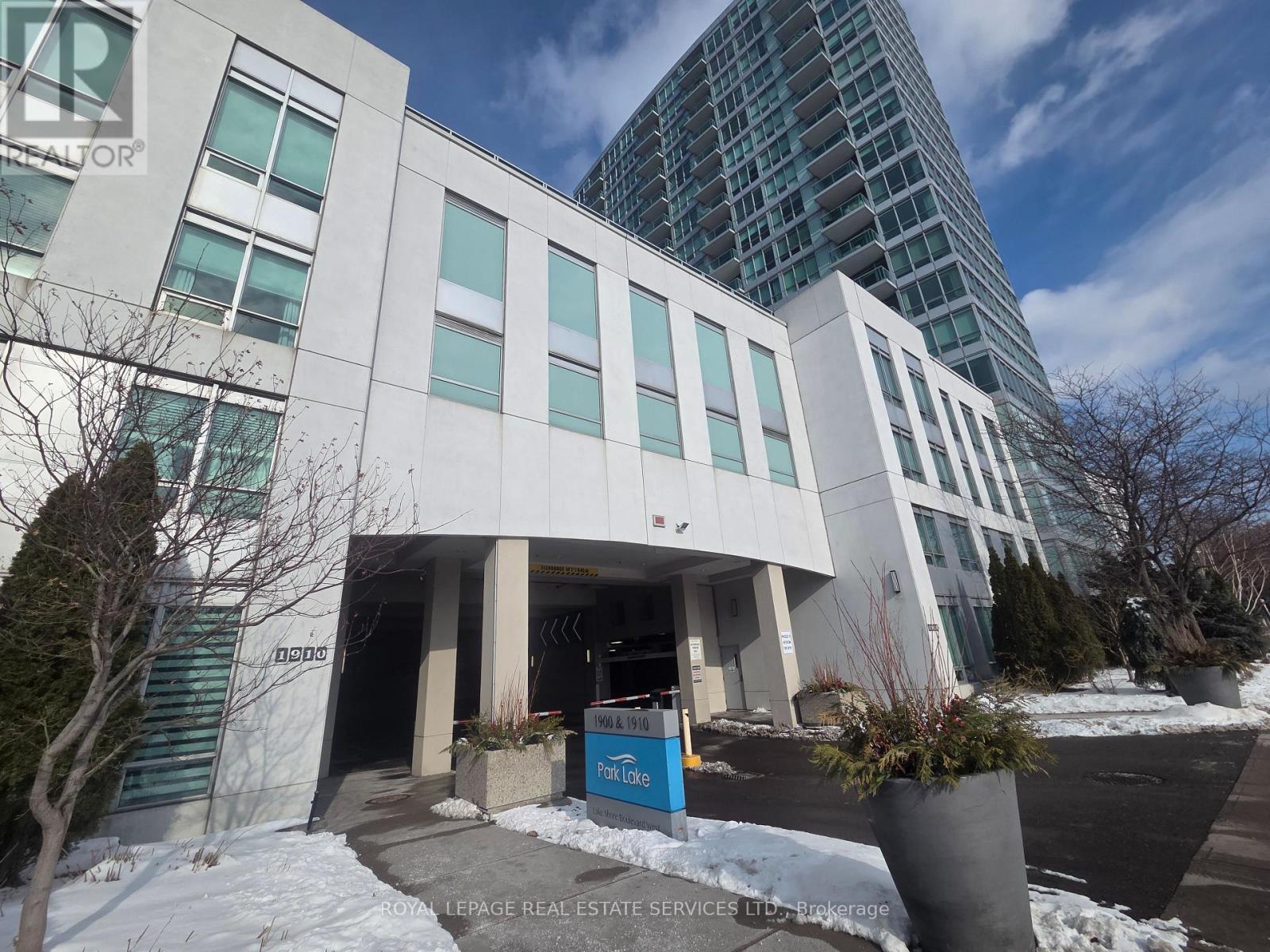 102 - 1900 Lake Shore Boulevard, Toronto (High Park-Swansea), Ontario  M6S 1A4 - Photo 2 - W12903264