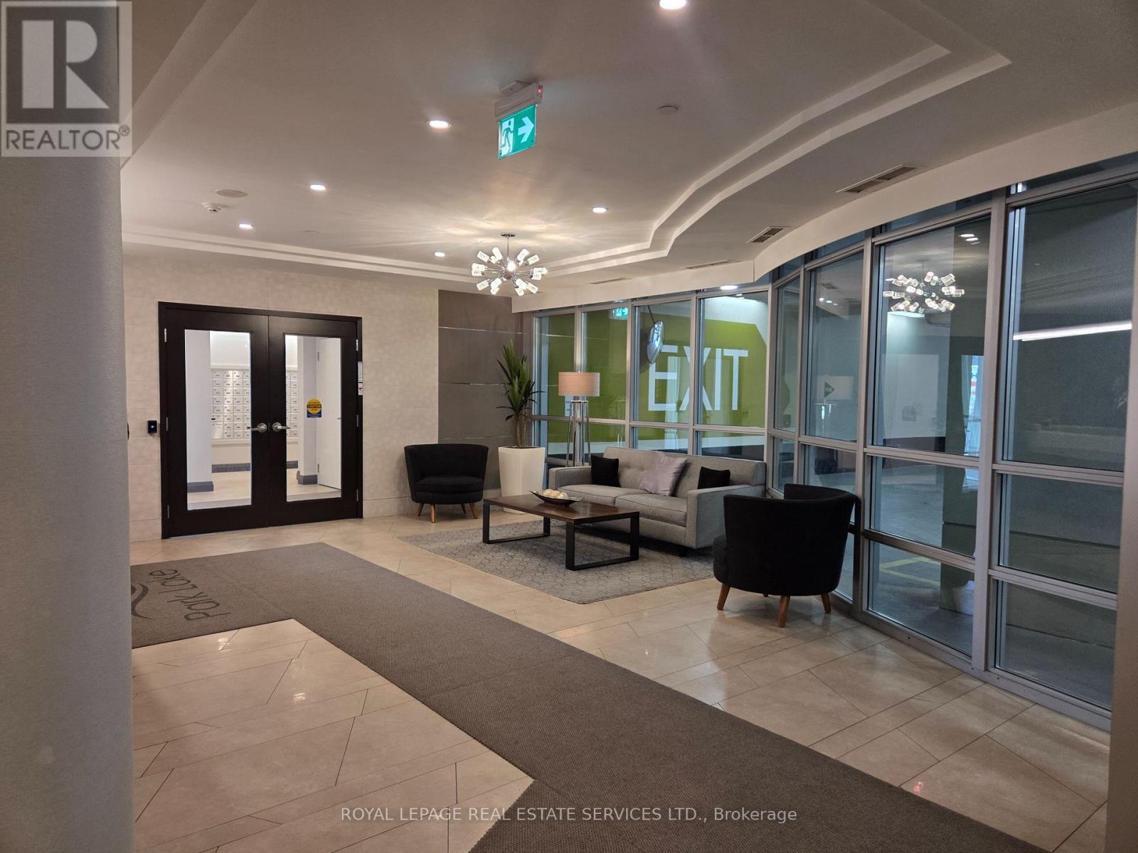 102 - 1900 Lake Shore Boulevard, Toronto (High Park-Swansea), Ontario  M6S 1A4 - Photo 3 - W12903264