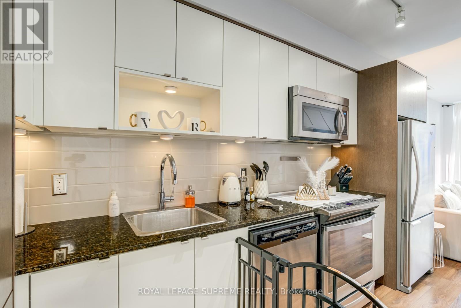 302 - 9 Valhalla Inn Road, Toronto (Islington-City Centre West), Ontario  M9B 0B2 - Photo 16 - W12903302