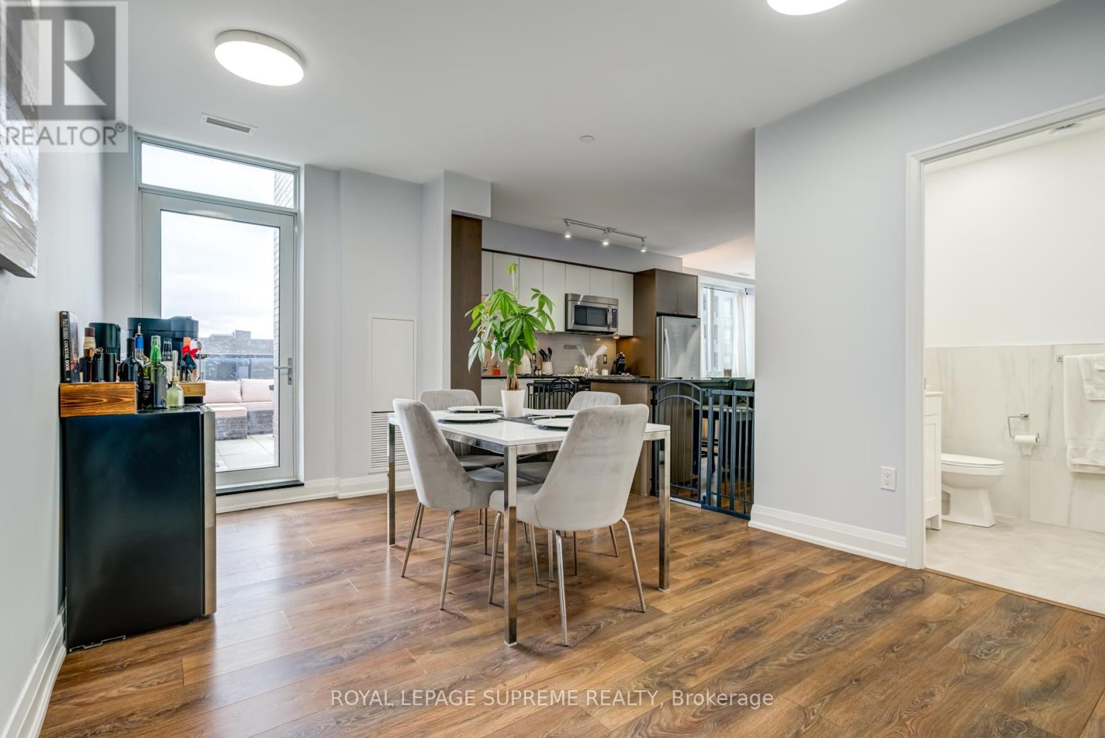 302 - 9 Valhalla Inn Road, Toronto (Islington-City Centre West), Ontario  M9B 0B2 - Photo 6 - W12903302