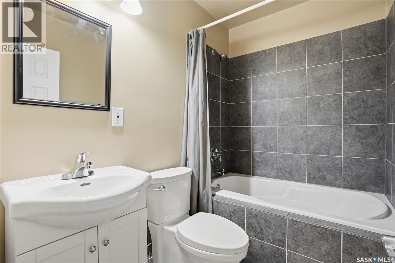 732 Royal Street, Regina, Saskatchewan  S4T 4Z2 - Photo 17 - SK030755