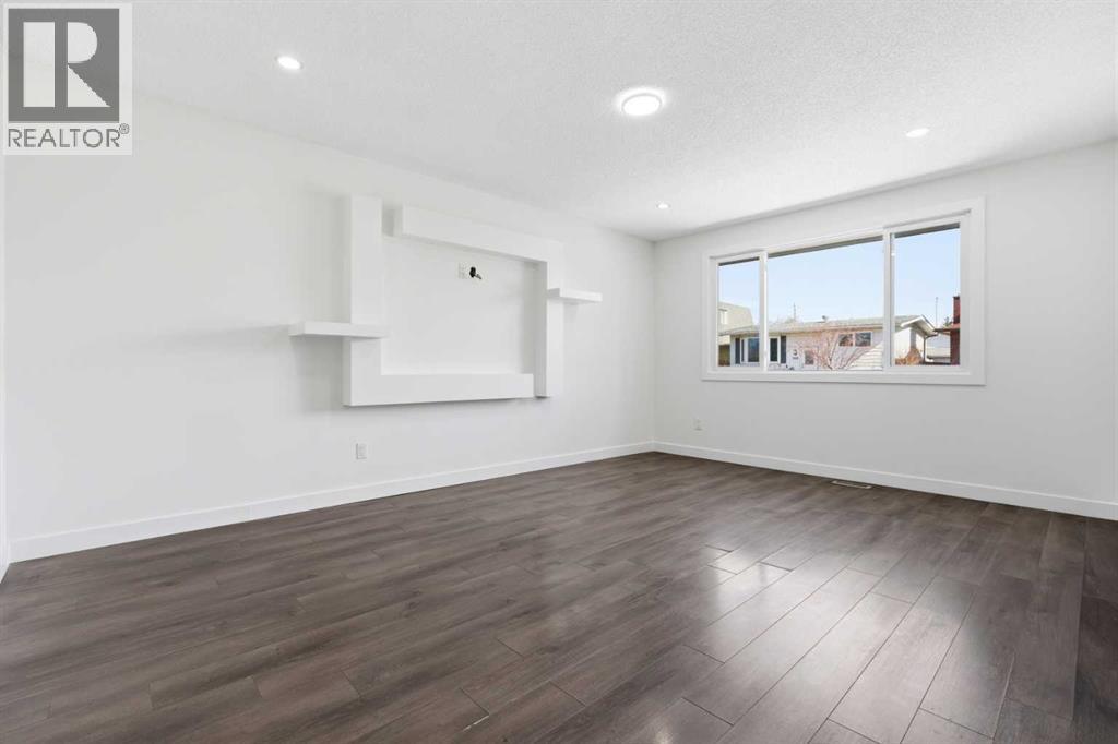 263 Doverview Crescent SE, Calgary, Alberta  T2B 1Y7 - Photo 4 - A2293665