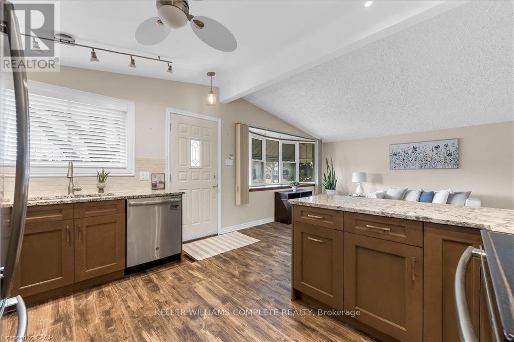 77 Lawfield Drive, Hamilton (Lawfield), Ontario  L8V 4C6 - Photo 3 - X12903080