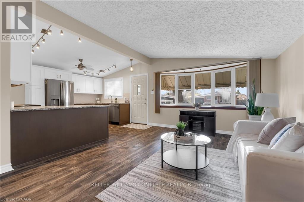 77 Lawfield Drive, Hamilton (Lawfield), Ontario  L8V 4C6 - Photo 5 - X12903080