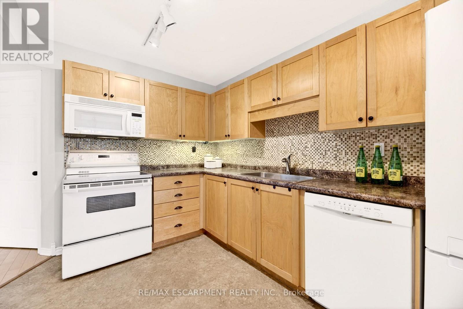 101 - 201 Dorchester Boulevard, St. Catharines (Carlton/bunting), Ontario  L2M 7W1 - Photo 19 - X12903138