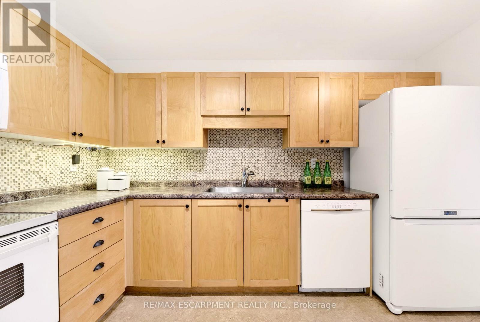 101 - 201 Dorchester Boulevard, St. Catharines (Carlton/bunting), Ontario  L2M 7W1 - Photo 20 - X12903138