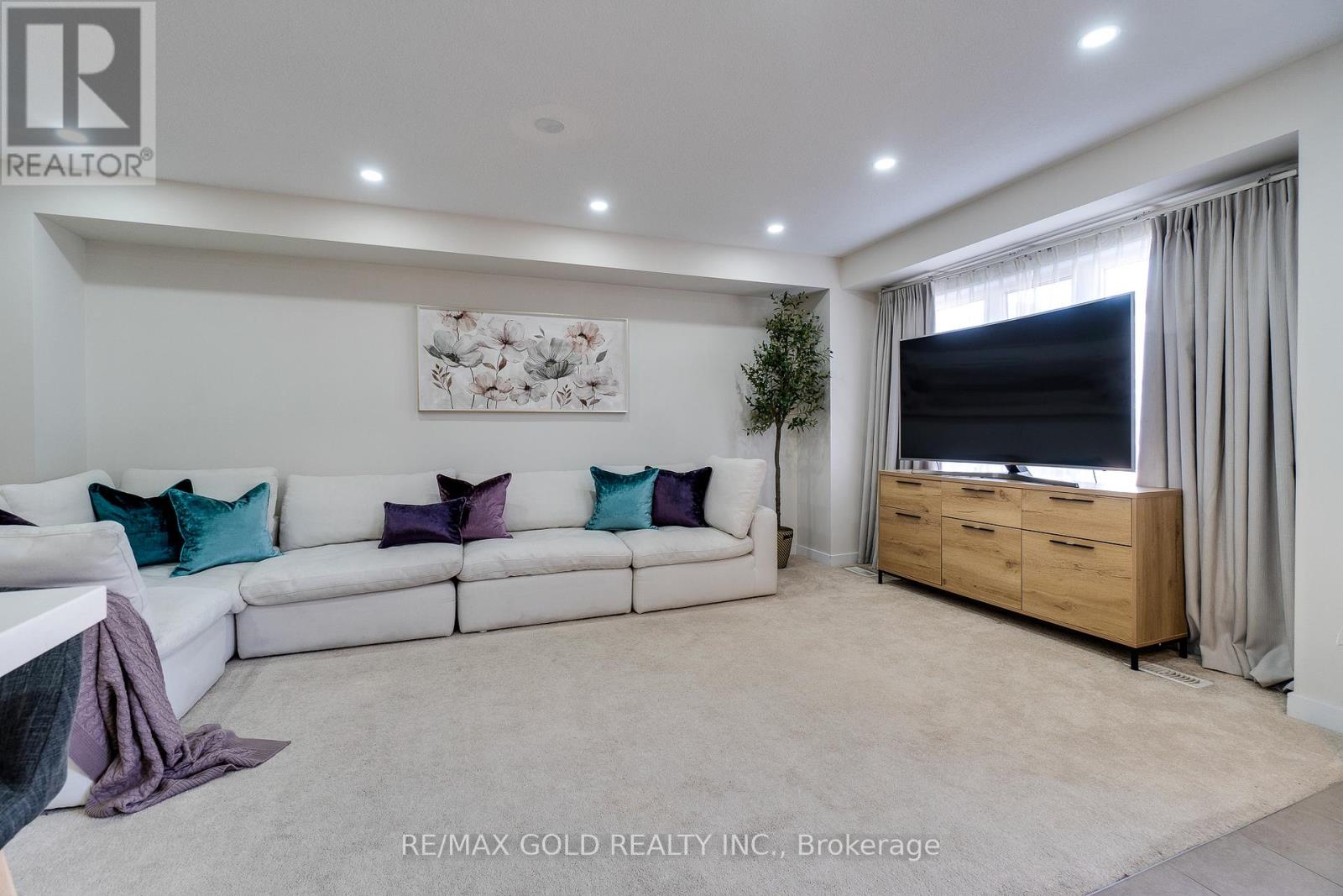 128 Pagebrook Crescent, Hamilton (Stoney Creek Mountain), Ontario  L8J 0K7 - Photo 11 - X12903150