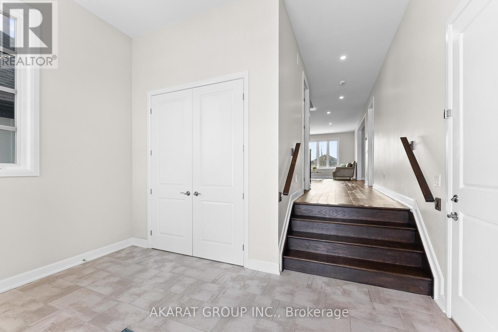 5 Hopkins Street, Thorold (Hurricane/merrittville), Ontario  L2V 0E6 - Photo 4 - X12903326