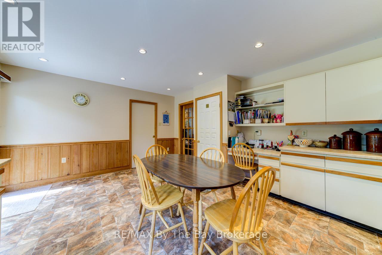 8223 30/31 Side Road, Clearview, Ontario  L0M 1P0 - Photo 12 - S12692666