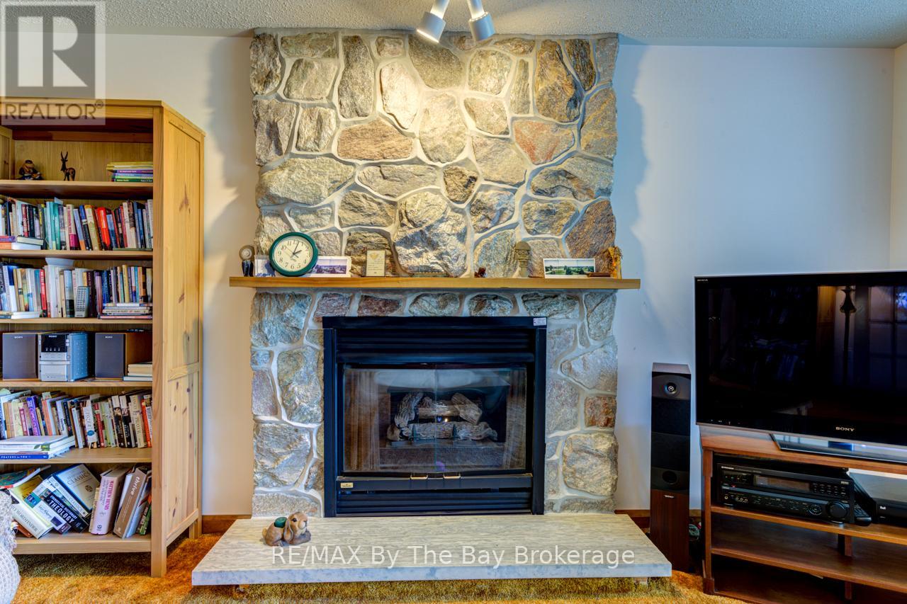 8223 30/31 Side Road, Clearview, Ontario  L0M 1P0 - Photo 7 - S12692666