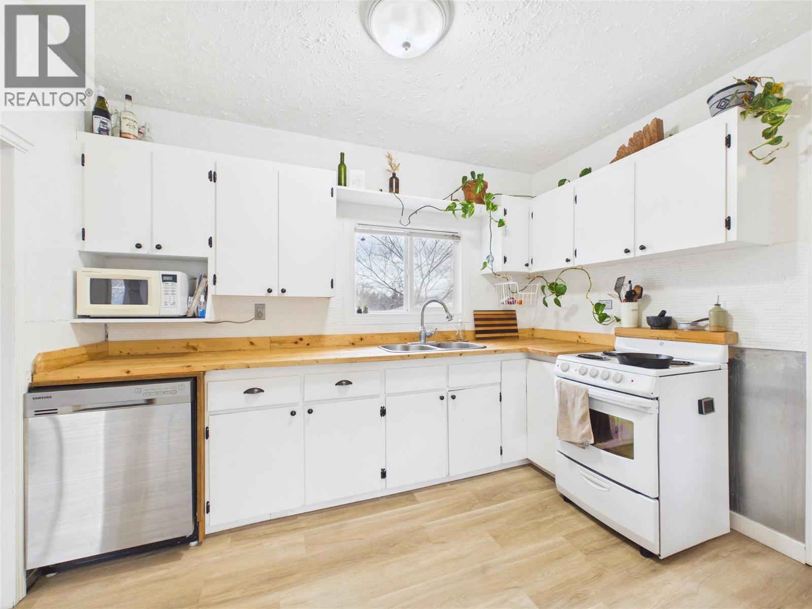 500 13th Avenue S, Cranbrook, British Columbia  V1C 2W4 - Photo 9 - 10379481