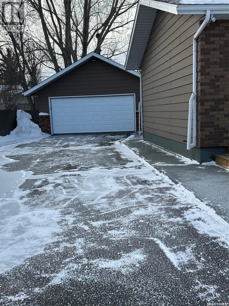 1483 Mather Crescent, Estevan, Saskatchewan  S4A 2J8 - Photo 3 - SK027241