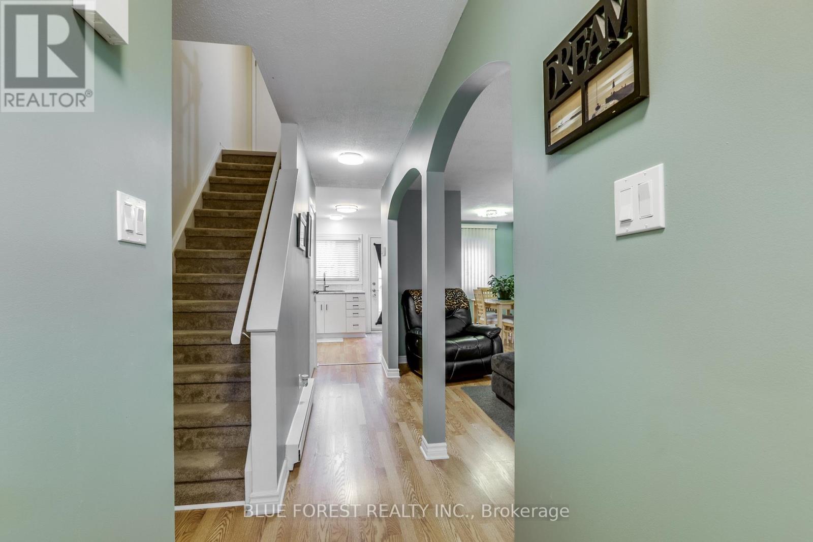 54 - 166 Southdale Road W, London South, Ontario  N6J 2J1 - Photo 3 - X12903340