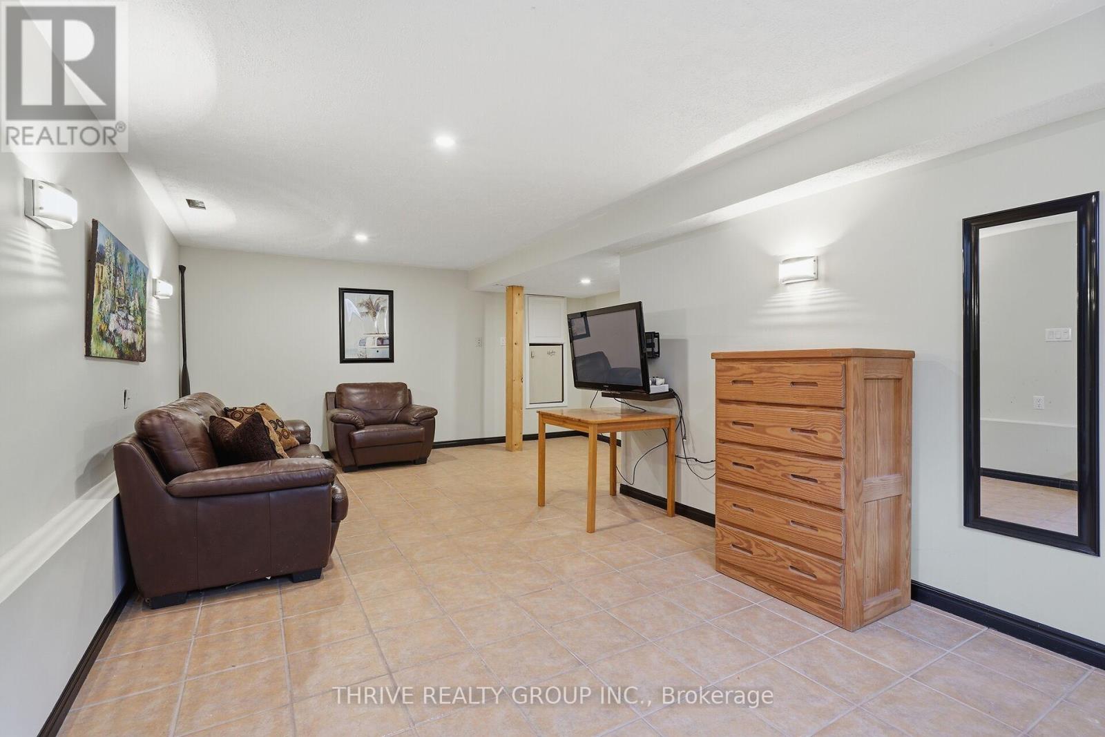 506 Metcalfe Street E, Strathroy-Caradoc, Ontario  N7G 1R5 - Photo 27 - X12903386