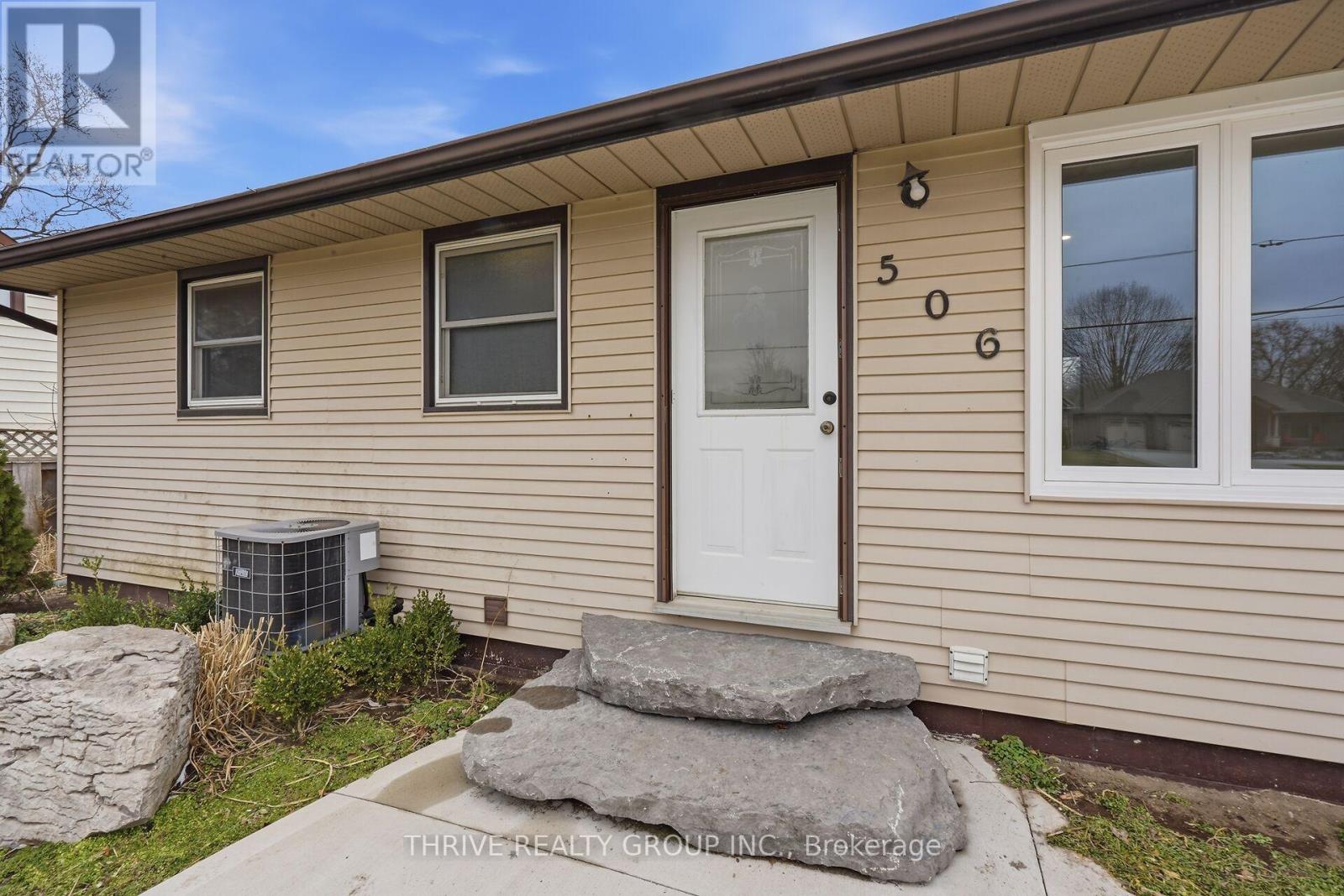506 Metcalfe Street E, Strathroy-Caradoc, Ontario  N7G 1R5 - Photo 4 - X12903386