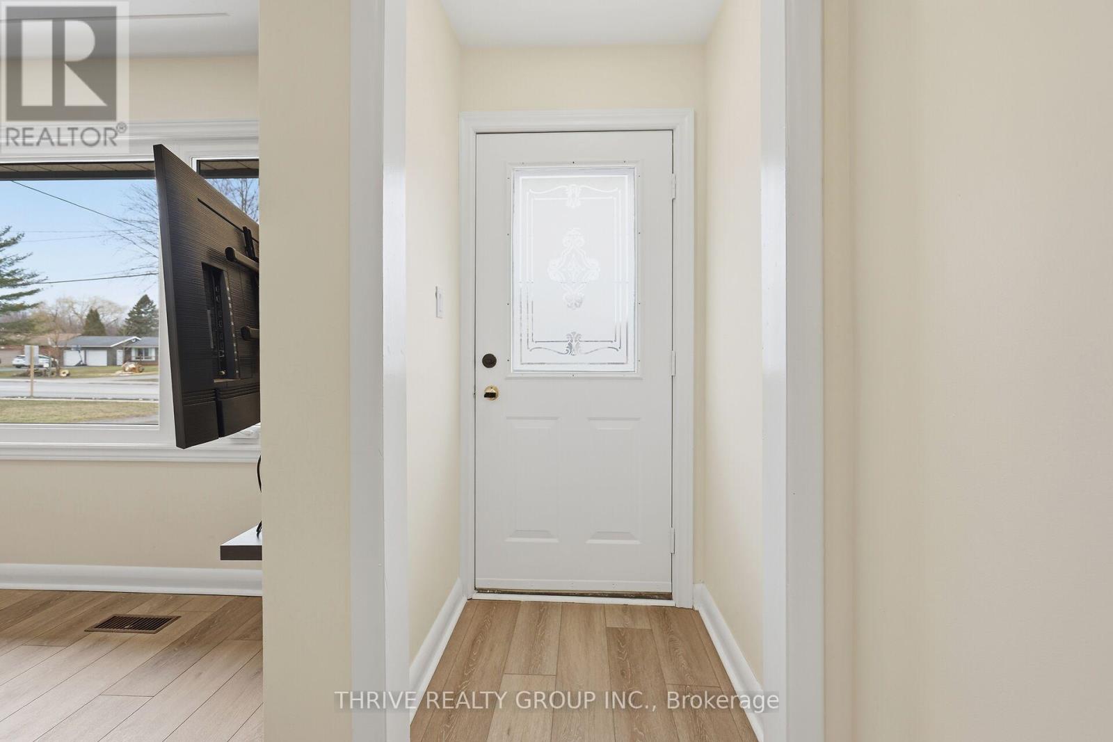 506 Metcalfe Street E, Strathroy-Caradoc, Ontario  N7G 1R5 - Photo 5 - X12903386