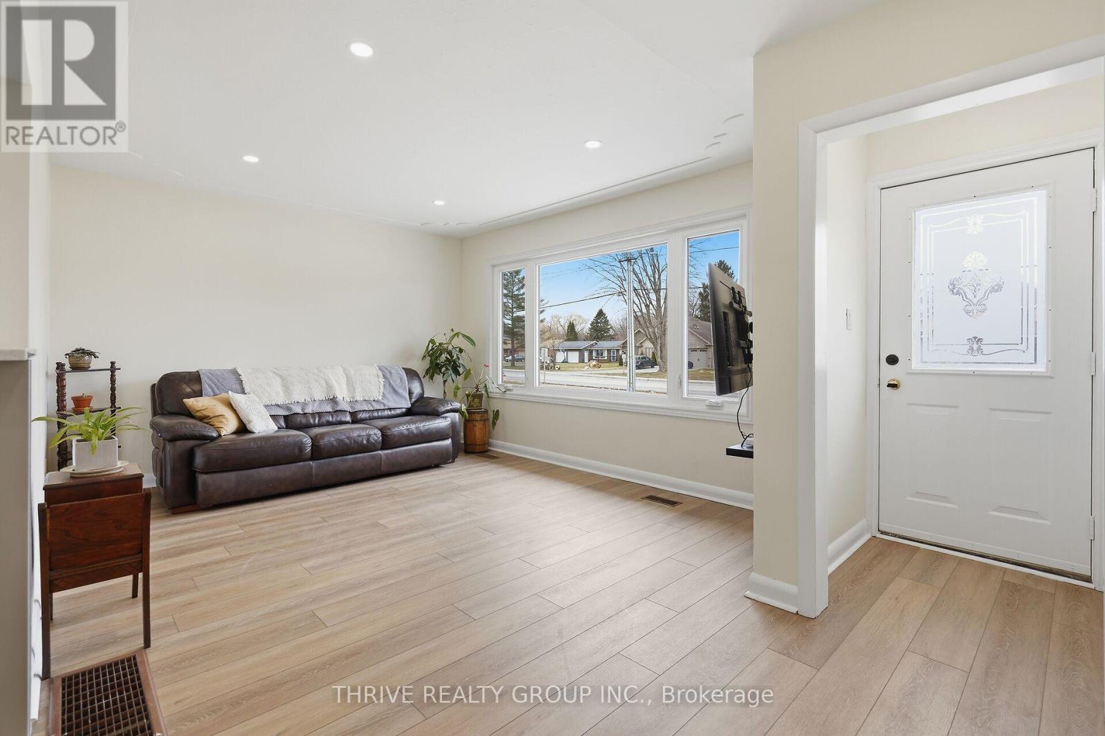 506 Metcalfe Street E, Strathroy-Caradoc, Ontario  N7G 1R5 - Photo 6 - X12903386