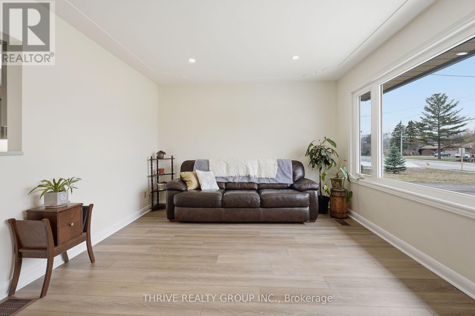 506 Metcalfe Street E, Strathroy-Caradoc, Ontario  N7G 1R5 - Photo 7 - X12903386