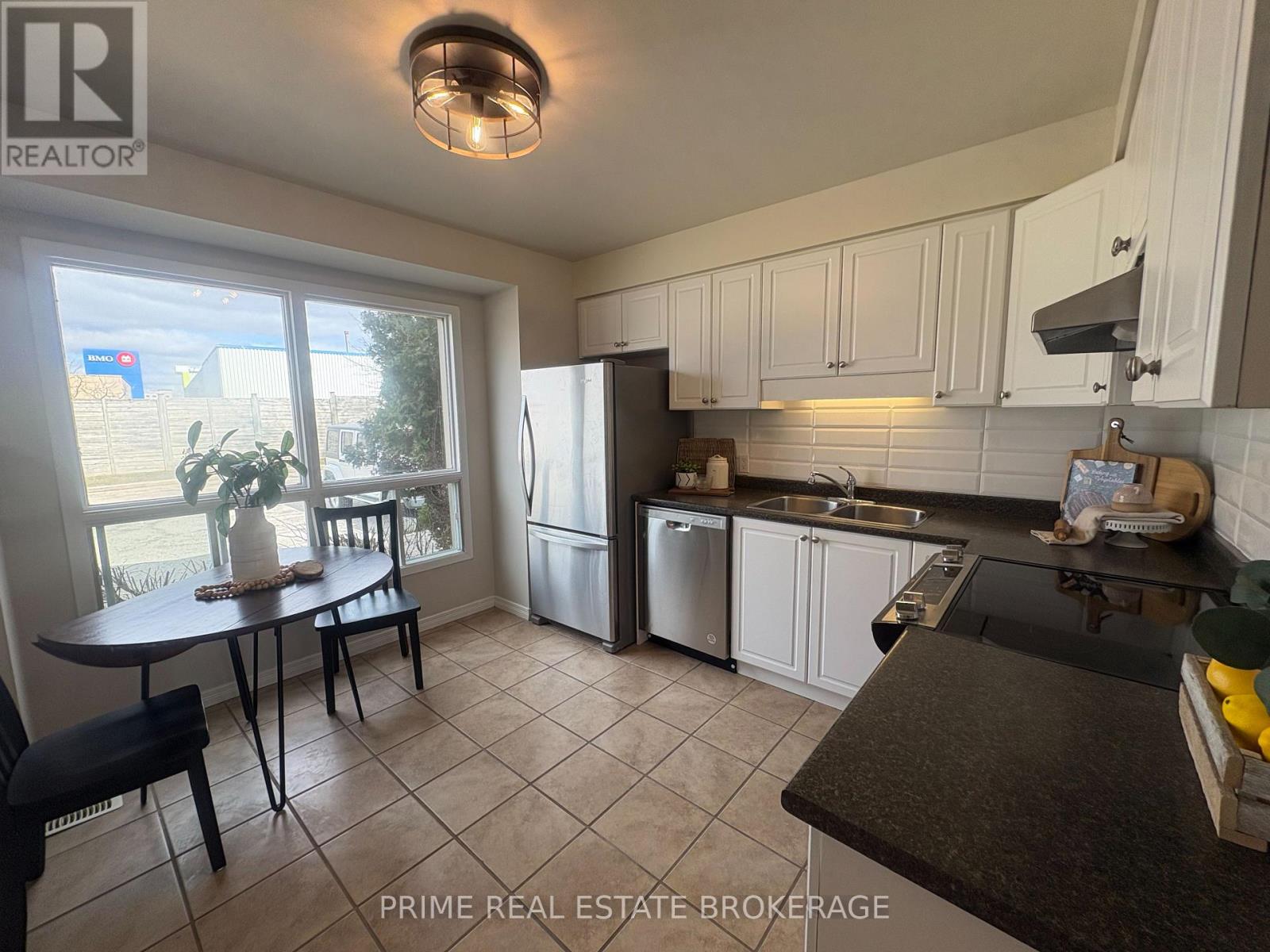 33 - 35 Waterman Avenue, London South, Ontario  N6C 5T3 - Photo 7 - X12903390