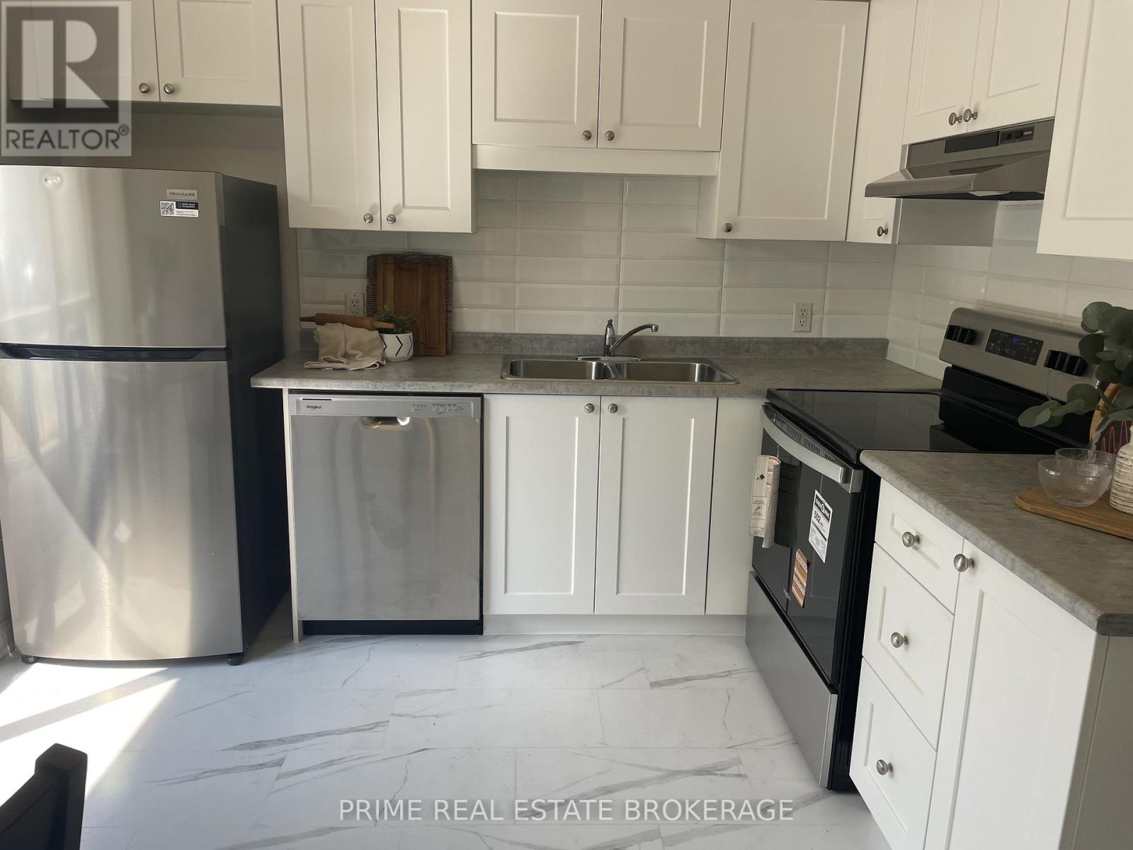 44 - 355 Sandringham Crescent, London South, Ontario  N6C 5K3 - Photo 6 - X12903398