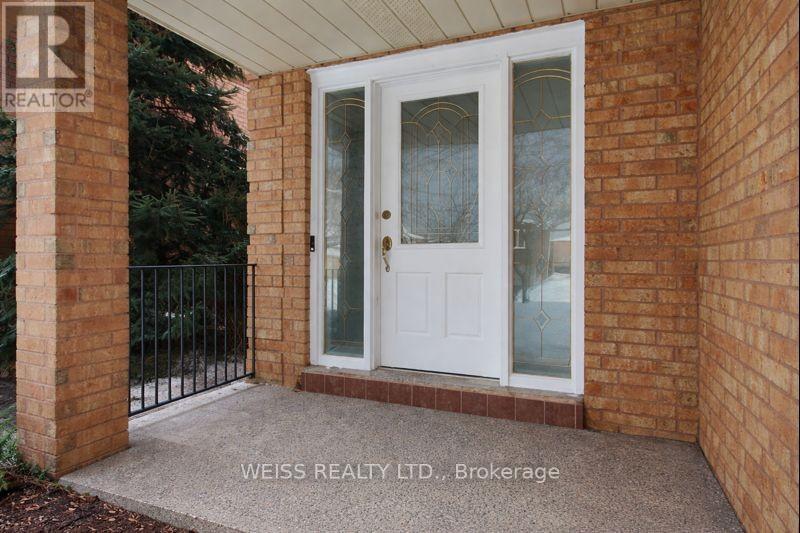 9 Tralee Street, Brampton (Heart Lake West), Ontario  L6Z 2X4 - Photo 2 - W12726940
