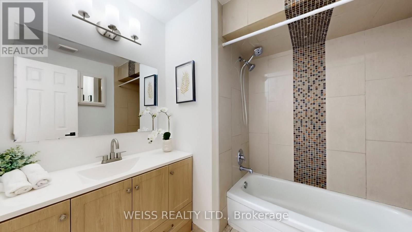 9 Tralee Street, Brampton (Heart Lake West), Ontario  L6Z 2X4 - Photo 28 - W12726940