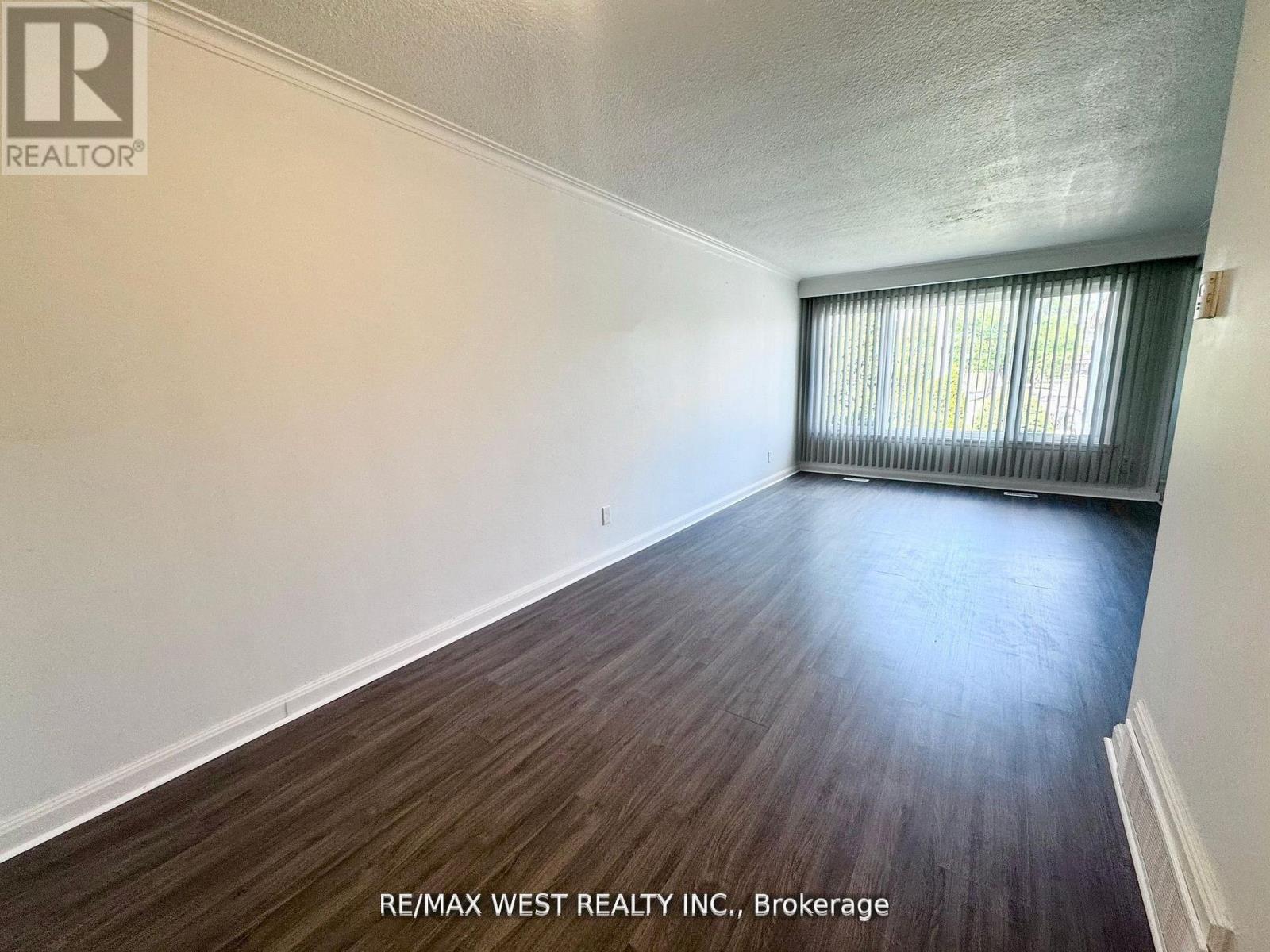 25 Bimini Crescent, Toronto (Black Creek), Ontario  M3N 1S1 - Photo 4 - W12902768