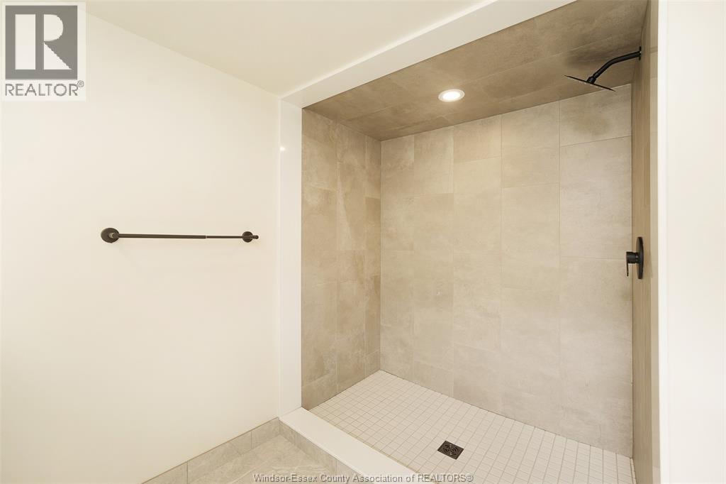 1006 Pillette Road, Windsor, Ontario  N8Y 3B6 - Photo 11 - 26005413