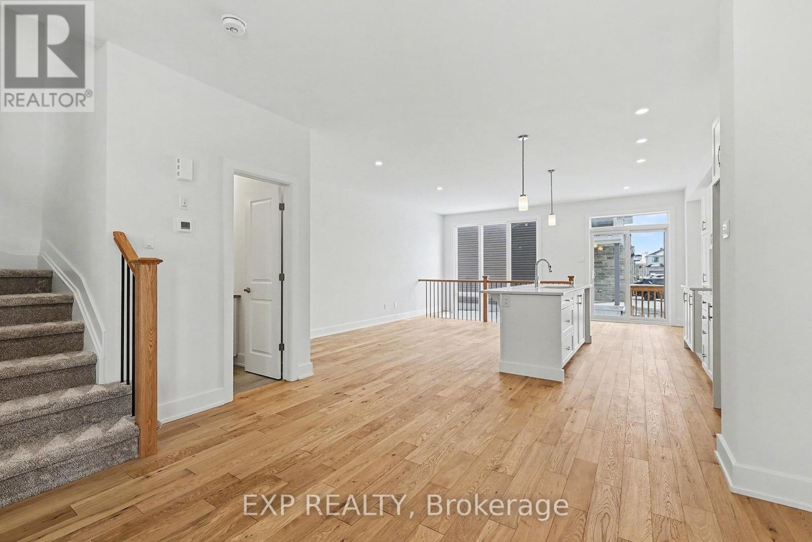 1186 Cope Drive, Ottawa, Ontario  K2S 3C4 - Photo 3 - X12868266