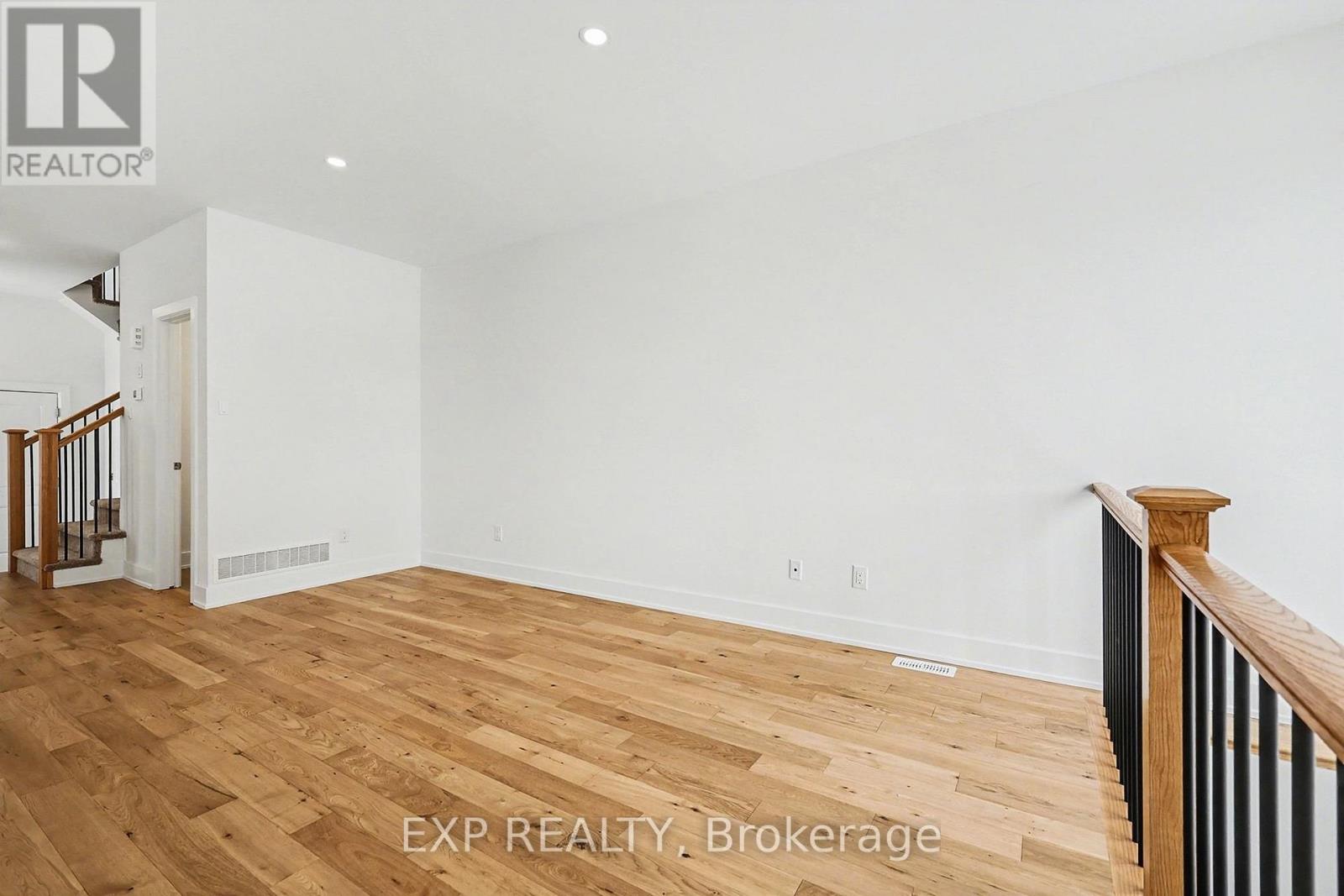 1186 Cope Drive, Ottawa, Ontario  K2S 3C4 - Photo 4 - X12868266