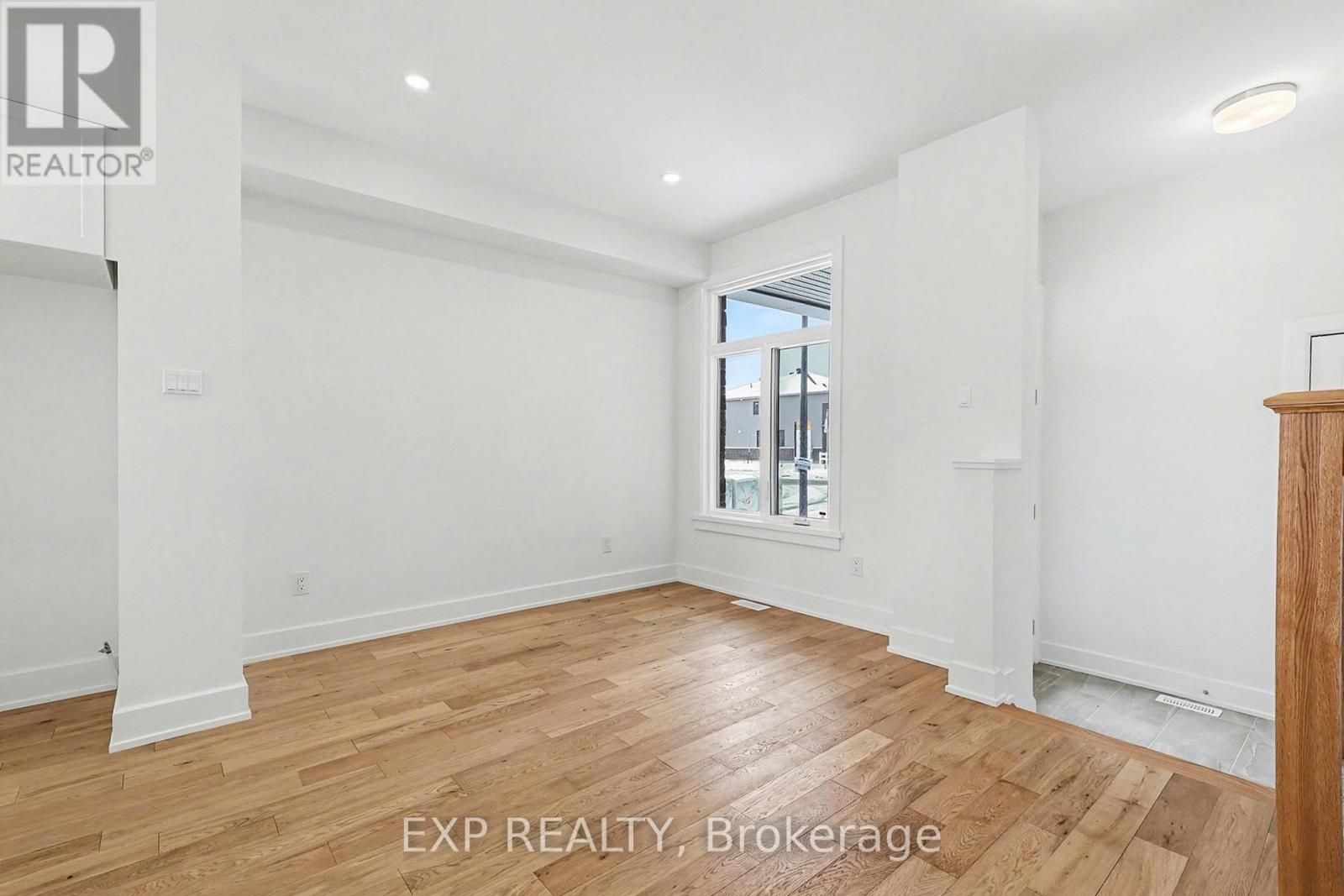 1186 Cope Drive, Ottawa, Ontario  K2S 3C4 - Photo 5 - X12868266